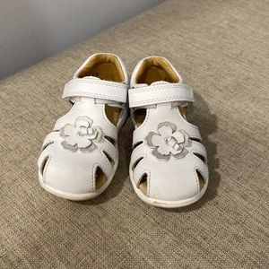 Stride rite Eleni white sandal closed toe